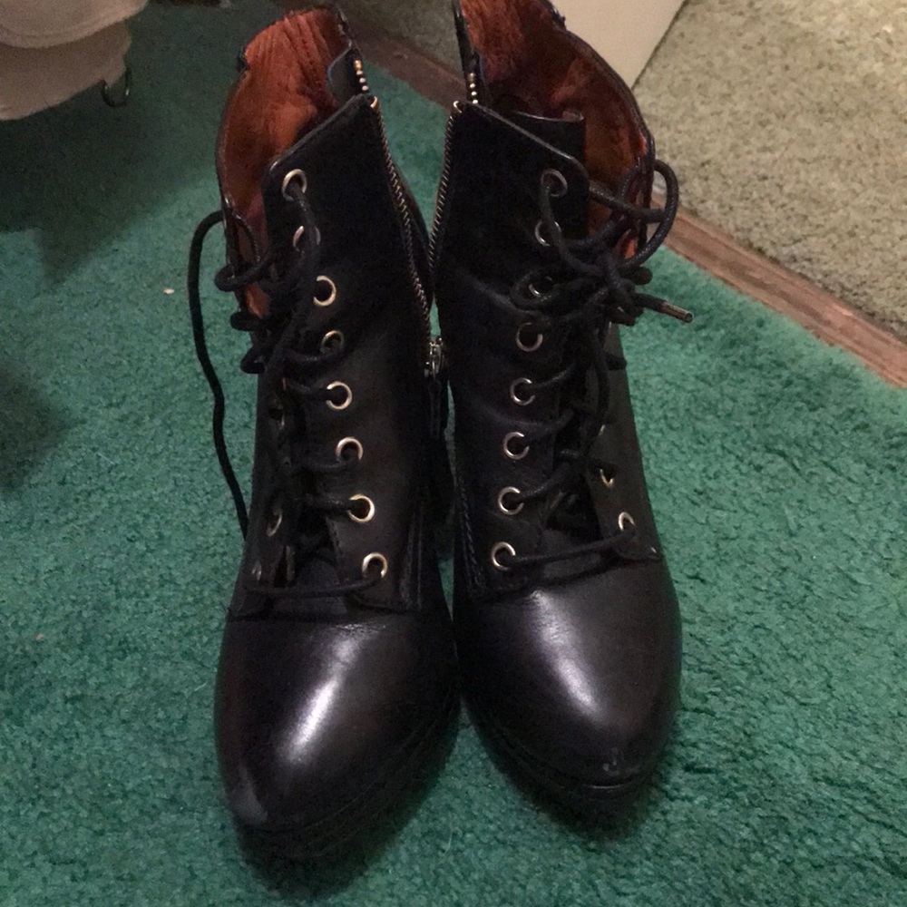 HM premium shoes. Genuine leather. Black with gold